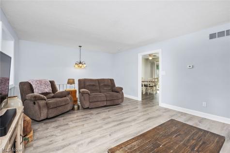 5504 Donner Drive New Franklin OH 44216