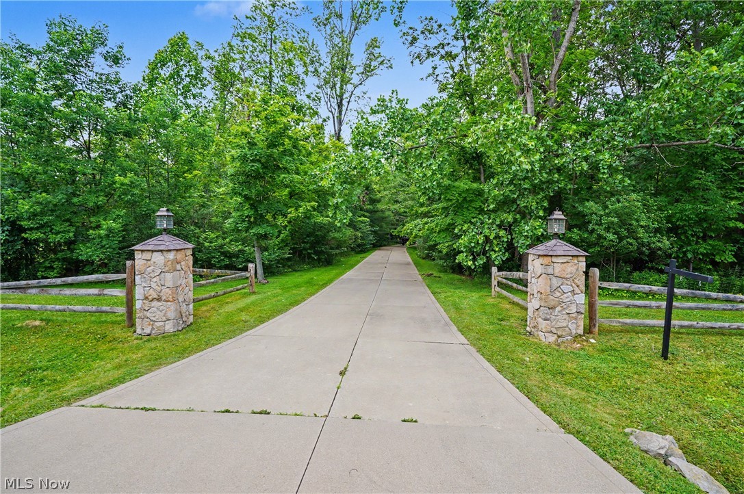 11440 Glenmora Drive Chardon OH 44024