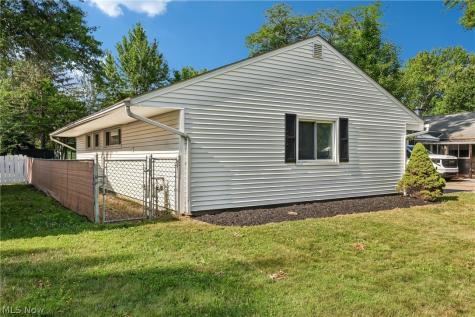 9011 Manorford Drive Cleveland OH 44130
