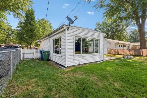 9011 Manorford Drive Cleveland OH 44130