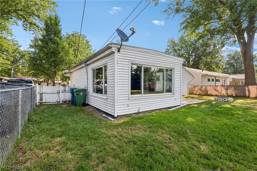 9011 Manorford Drive Cleveland OH 44130