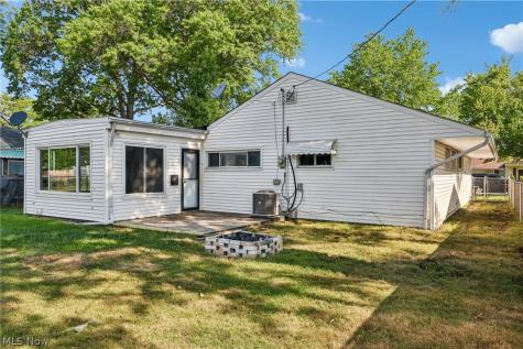 9011 Manorford Drive Cleveland OH 44130