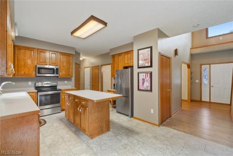5688 Shallow Creek Avenue Louisville OH 44641