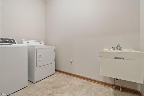 5688 Shallow Creek Avenue Louisville OH 44641