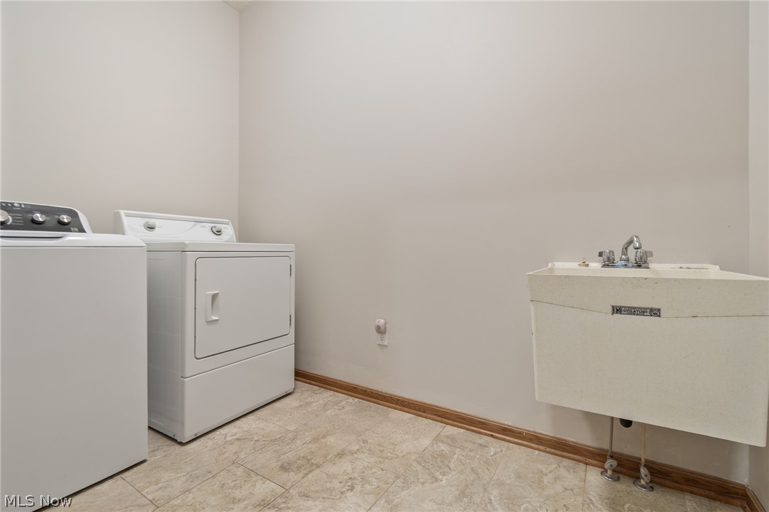5688 Shallow Creek Avenue Louisville OH 44641