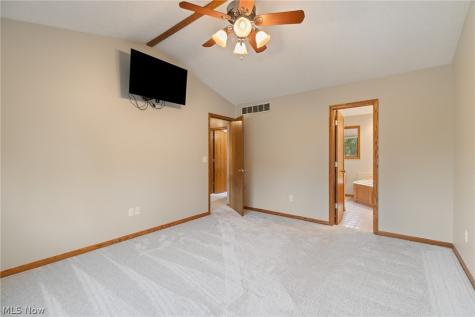 5688 Shallow Creek Avenue Louisville OH 44641