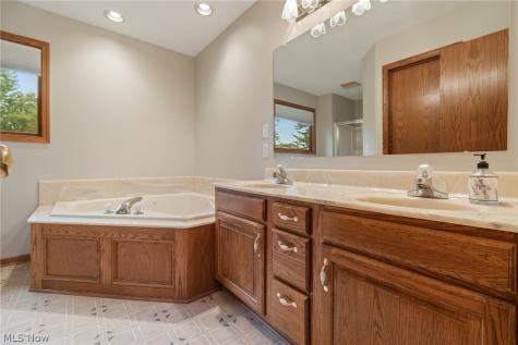 5688 Shallow Creek Avenue Louisville OH 44641
