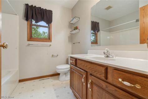 5688 Shallow Creek Avenue Louisville OH 44641