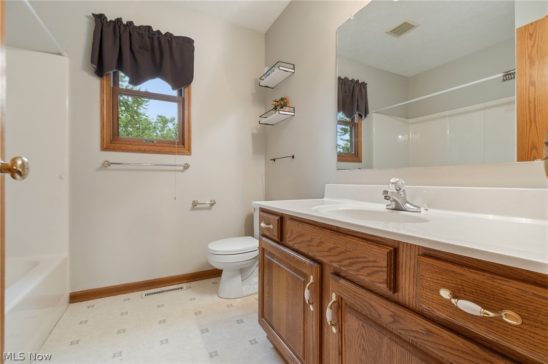 5688 Shallow Creek Avenue Louisville OH 44641