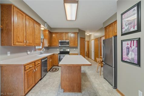 5688 Shallow Creek Avenue Louisville OH 44641