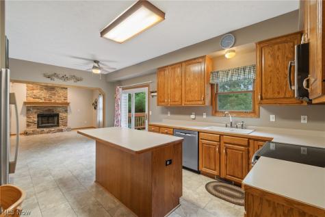 5688 Shallow Creek Avenue Louisville OH 44641
