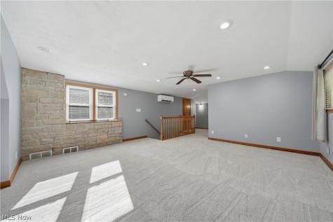 1687 Mount Pleasant Street NE Canton OH 44721