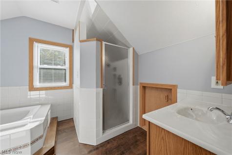 1687 Mount Pleasant Street NE Canton OH 44721