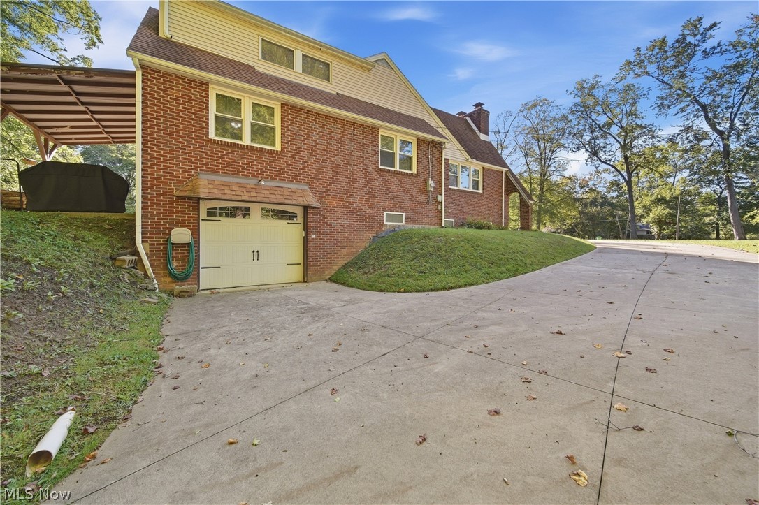 1687 Mount Pleasant Street NE Canton OH 44721