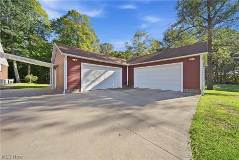 1687 Mount Pleasant Street NE Canton OH 44721