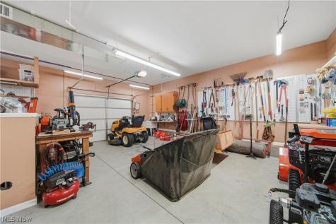 1687 Mount Pleasant Street NE Canton OH 44721