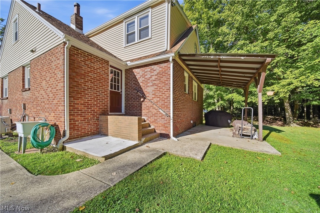 1687 Mount Pleasant Street NE Canton OH 44721