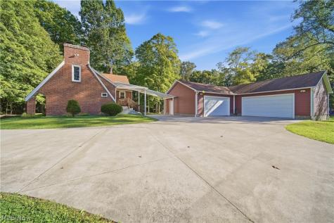 1687 Mount Pleasant Street NE Canton OH 44721