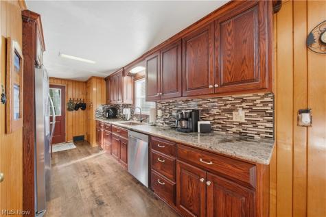 1687 Mount Pleasant Street NE Canton OH 44721