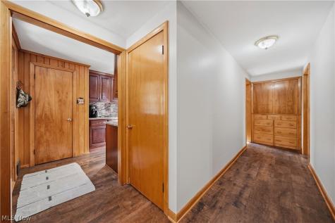 1687 Mount Pleasant Street NE Canton OH 44721