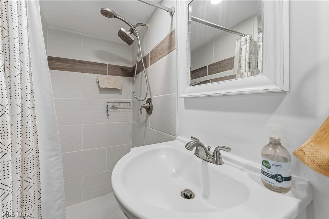 1563 Lewis Drive Lakewood OH 44107