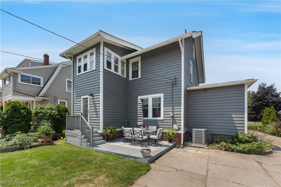 1563 Lewis Drive Lakewood OH 44107