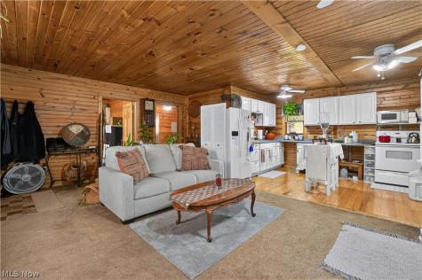 13366 Butternut Road Burton OH 44021