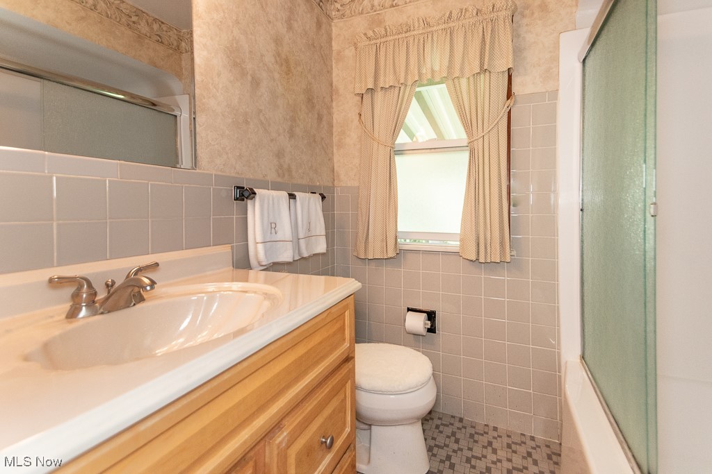 1200 Blanchester Road Lyndhurst OH 44124