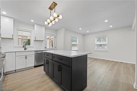 7146 W Parkview Drive Parma OH 44134
