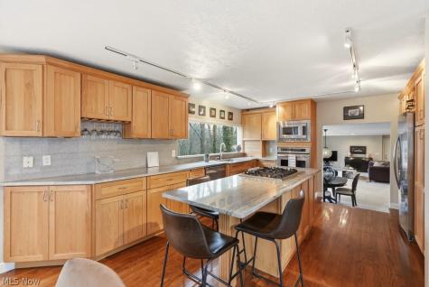 905 Heritage Lane Bath OH 44333