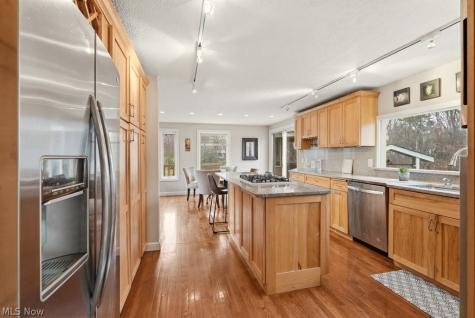 905 Heritage Lane Bath OH 44333