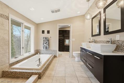905 Heritage Lane Bath OH 44333