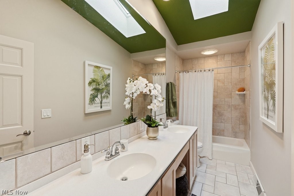 905 Heritage Lane Bath OH 44333