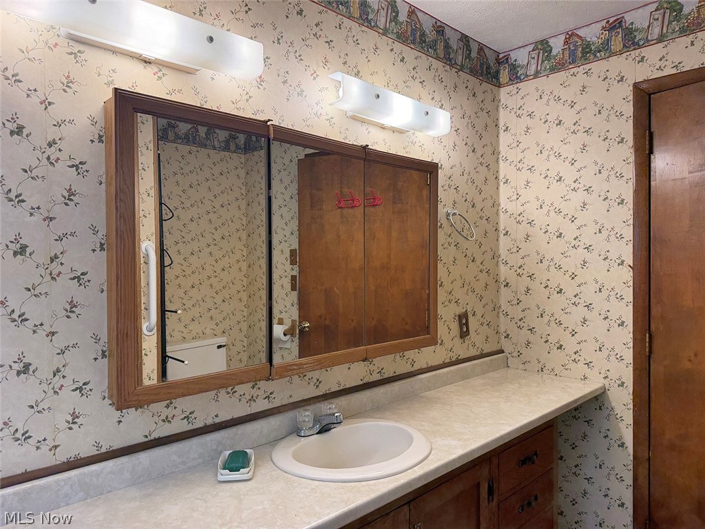 10182 Andora Road NE East Rochester OH 44625