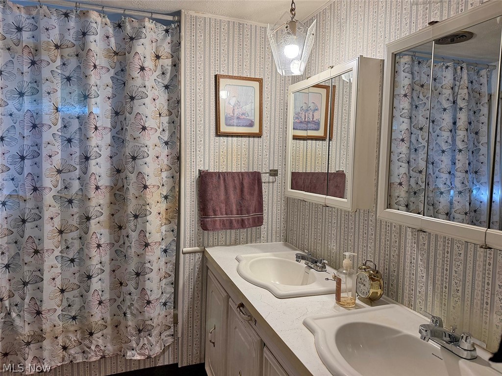 10182 Andora Road NE East Rochester OH 44625
