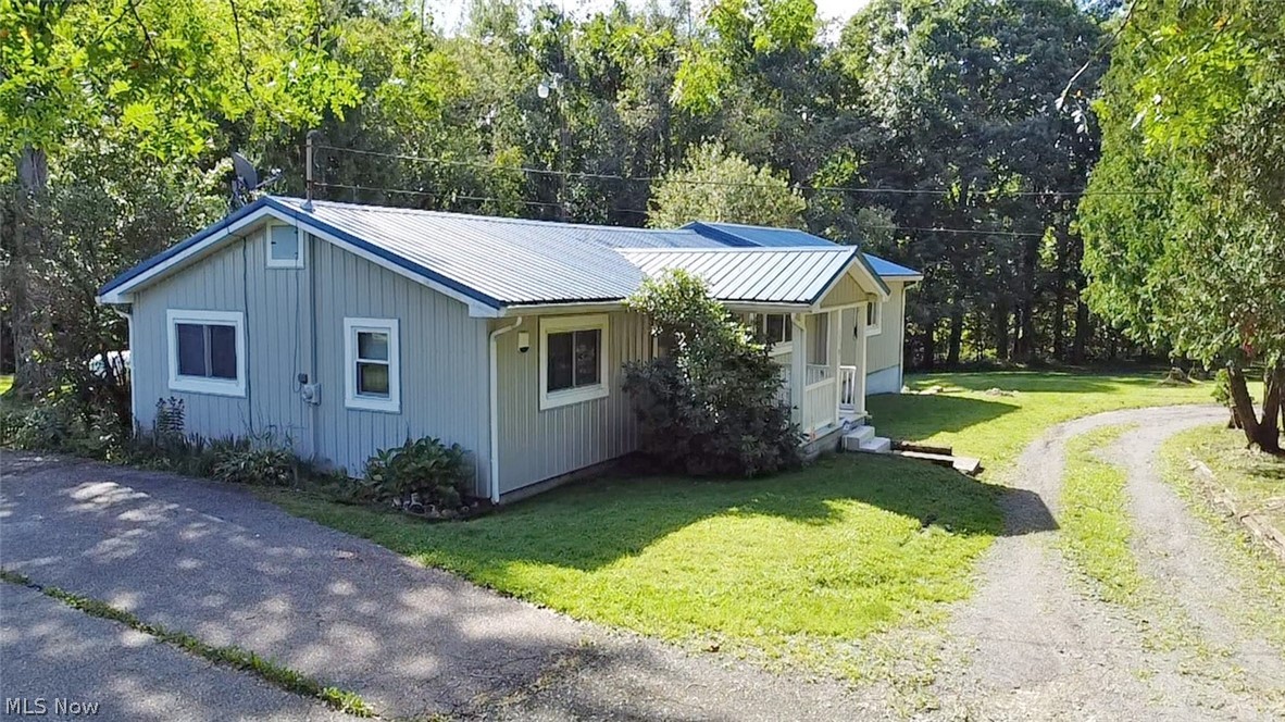 10182 Andora Road NE East Rochester OH 44625