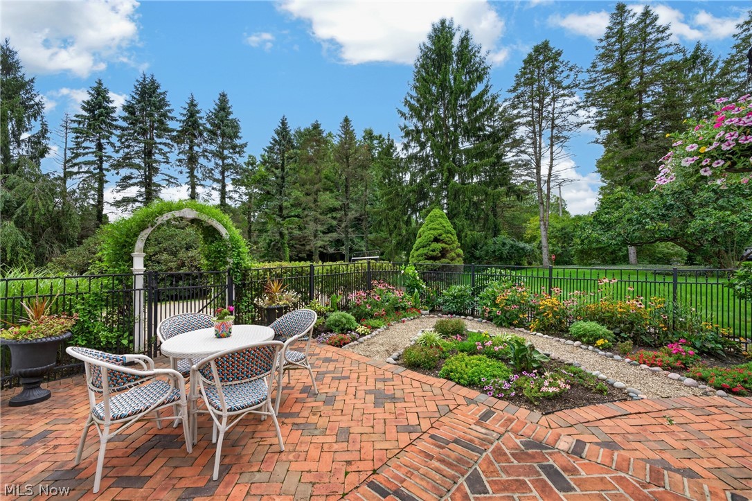33433 Pinetree Road Pepper Pike OH 44124