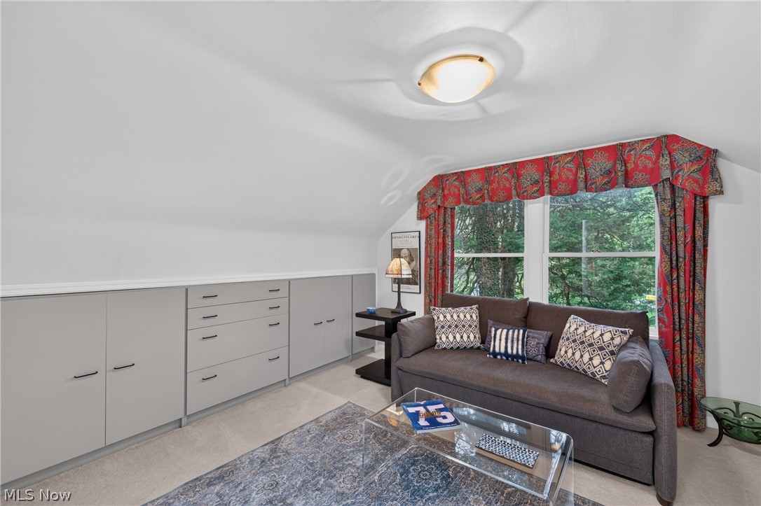 33433 Pinetree Road Pepper Pike OH 44124