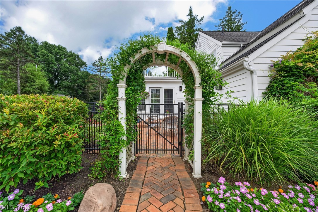 33433 Pinetree Road Pepper Pike OH 44124