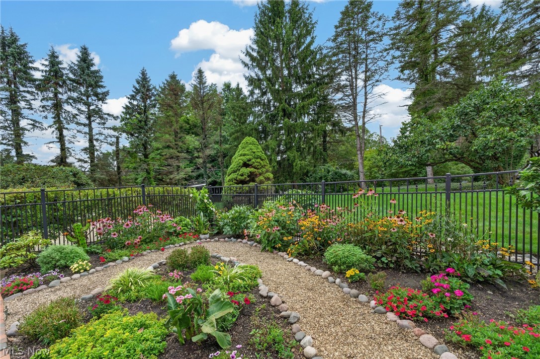 33433 Pinetree Road Pepper Pike OH 44124