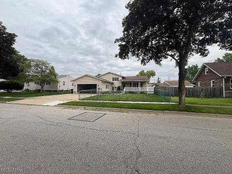 1077 Sutherland Avenue Akron OH 44314