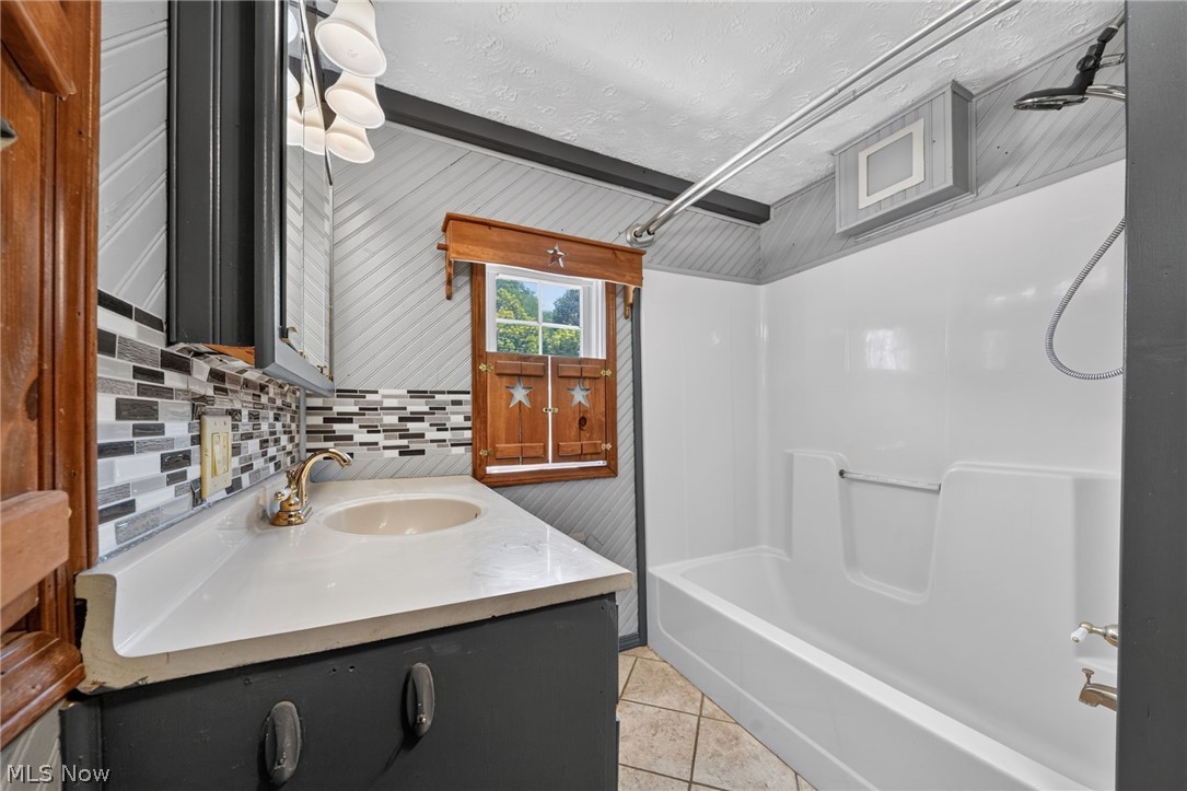 32 Water Street Geneva OH 44041