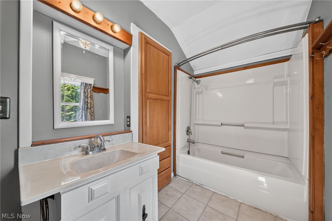 32 Water Street Geneva OH 44041