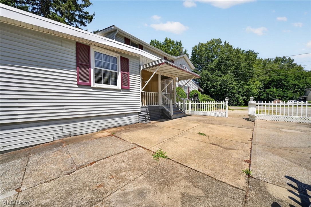 32 Water Street Geneva OH 44041