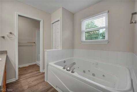 2066 Liberty Road Stow OH 44224