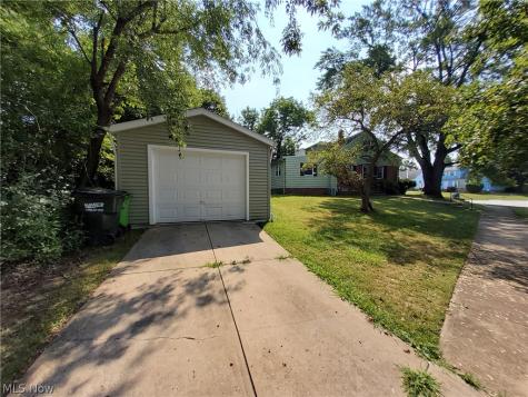 4113 Stonehaven Road Cleveland OH 44121