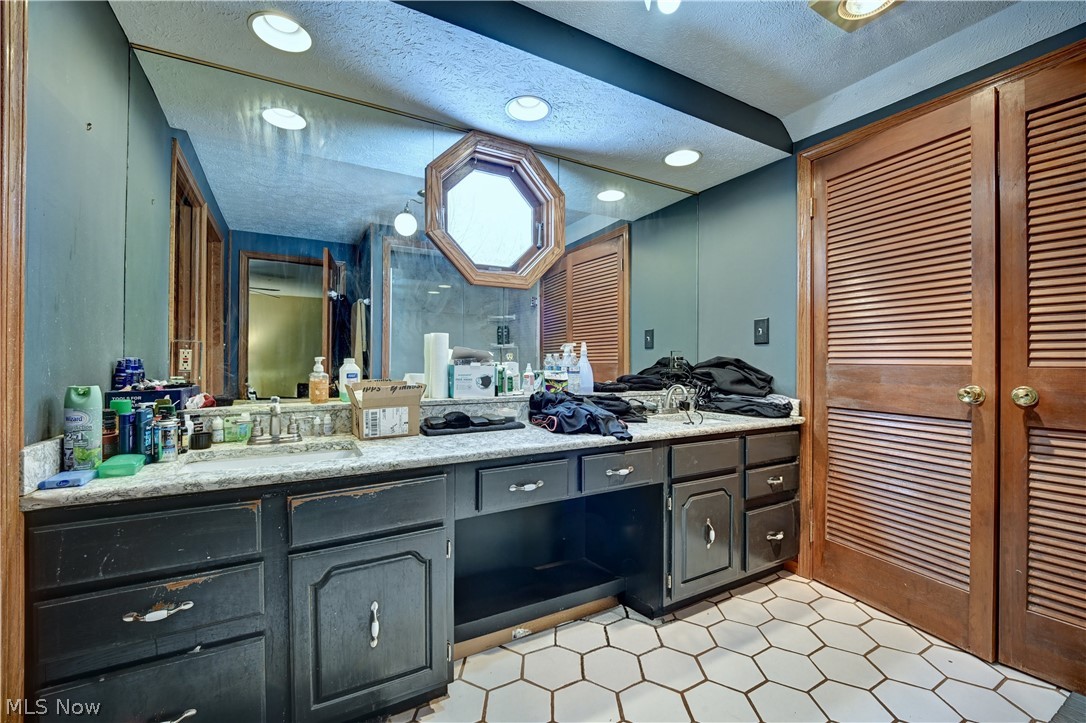 186 S Main Street Hudson OH 44236