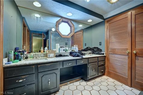186 S Main Street Hudson OH 44236