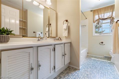 1856 Carver Lane Hudson OH 44236