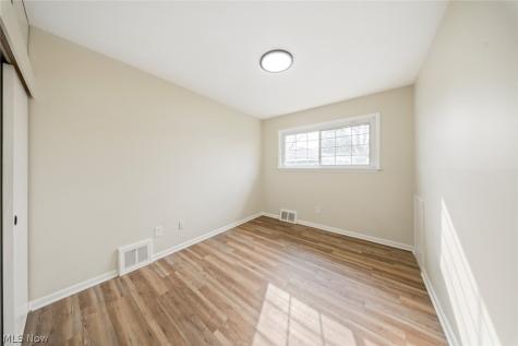 5850 Doris Drive Brook Park OH 44142